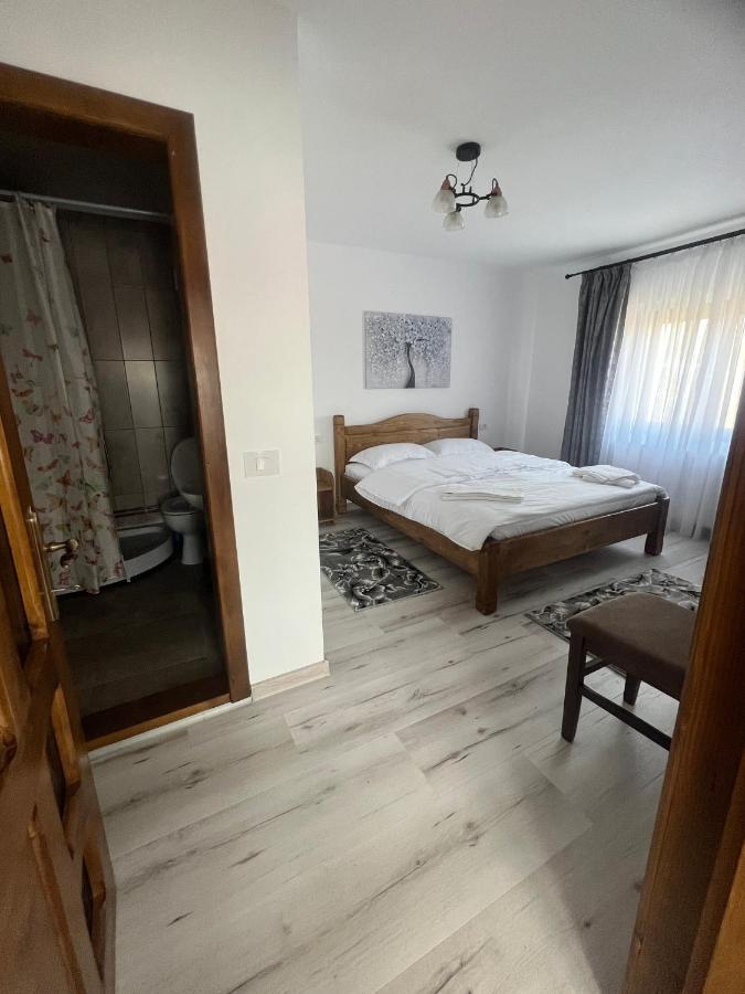 Cazare Nely Novaci-Străini Exteriér fotografie