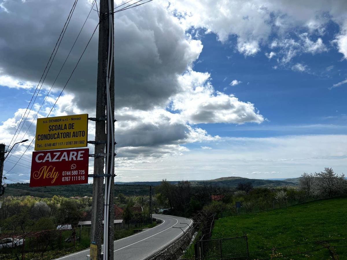 Cazare Nely Novaci-Străini Exteriér fotografie